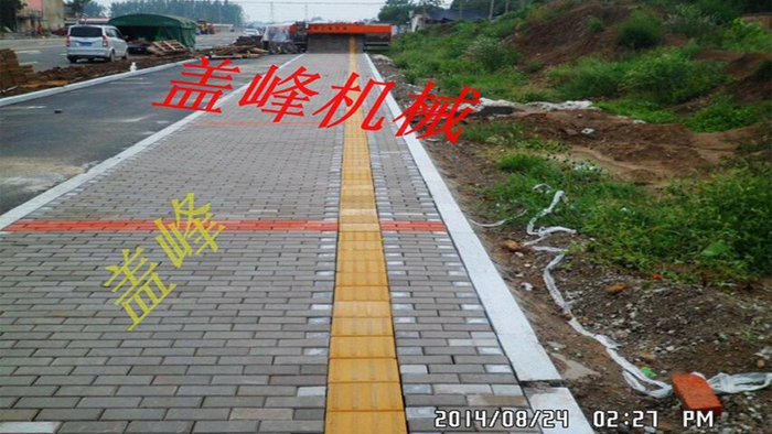 铺砖机